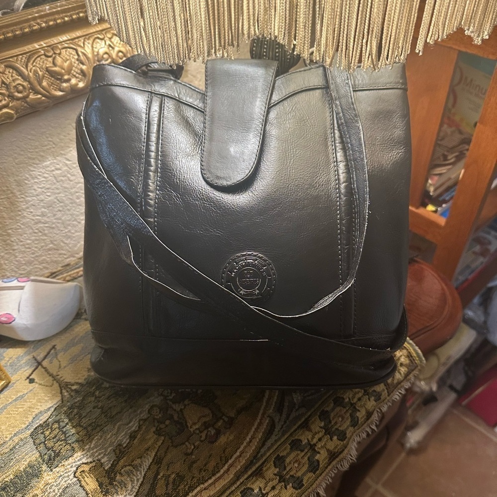 Elegant Black Leather Tote Bag - Picture 4 of 9